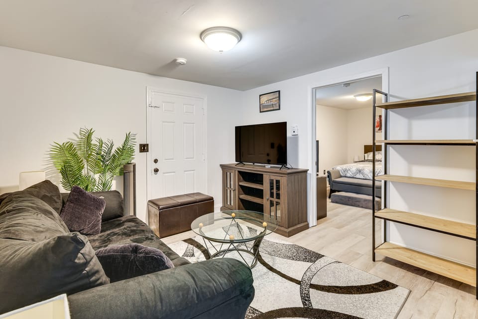 < 2 Mi to UMass Health & Dtwn: Traveling Pros Hub Apartment in Worcester