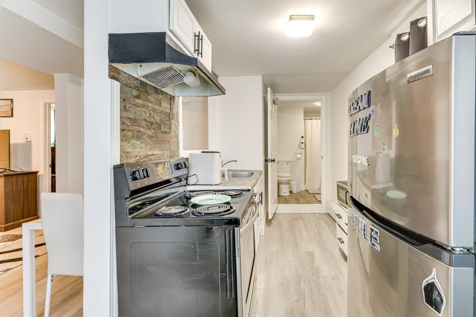 < 2 Mi to UMass Health & Dtwn: Traveling Pros Hub Apartment in Worcester