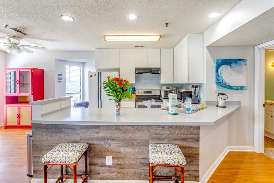 1 Mi to Beach: Golf Glenn Villas Condo w/ Pool Apartment in North Myrtle Beach