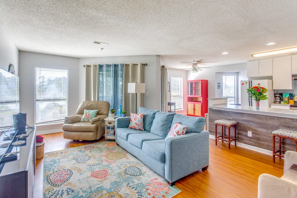 1 Mi to Beach: Golf Glenn Villas Condo w/ Pool Apartment in North Myrtle Beach