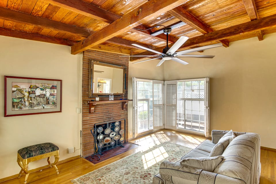 Pool Home < 1 Mi to Universal & 26 Mi to Stadium House in Studio City