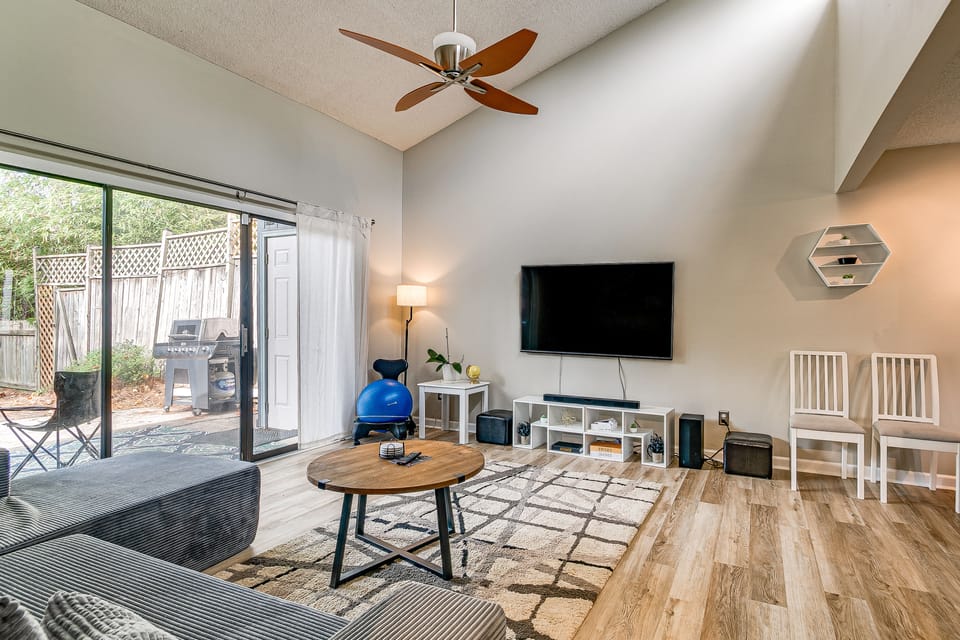 Pet-Friendly Raleigh Townhome Near Medical Centers Apartment in Cary