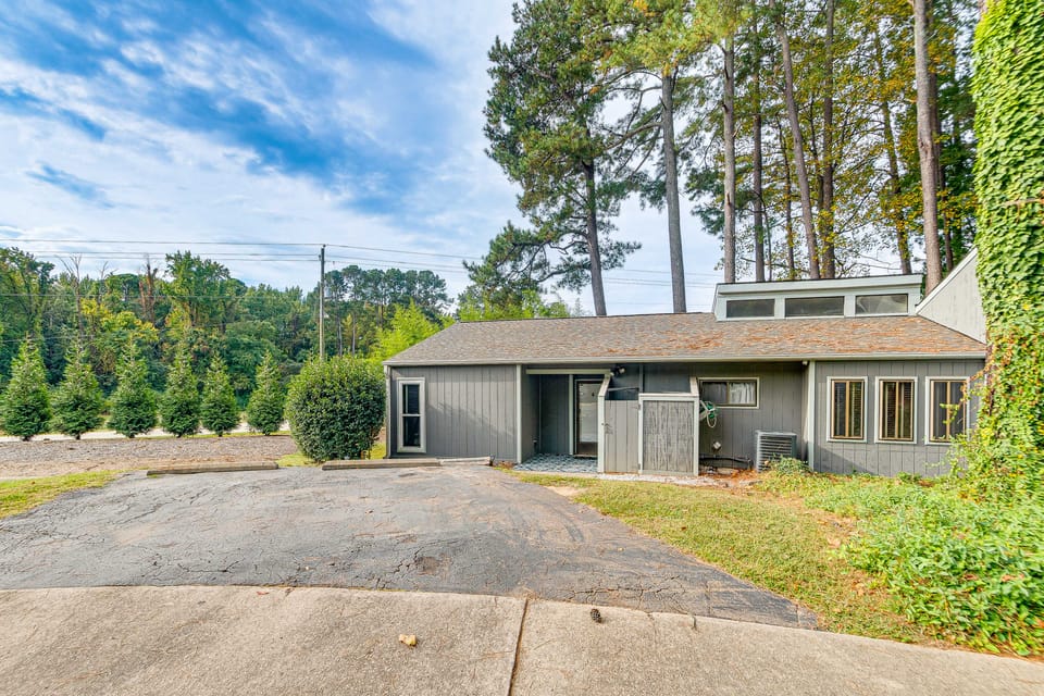 Pet-Friendly Raleigh Townhome Near Medical Centers Apartment in Cary