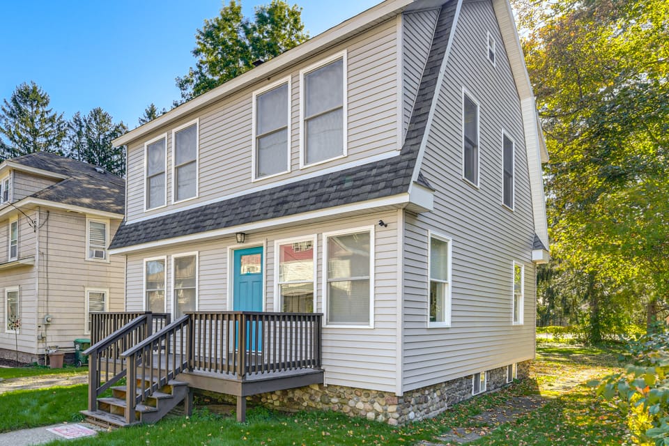Walk to Main Street! Updated Norwich Home House in Norwich