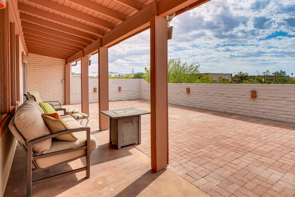 Mtn-View Townhome w/ Pools: 5 Mi to Sabino Canyon! Apartment in Catalina Foothills