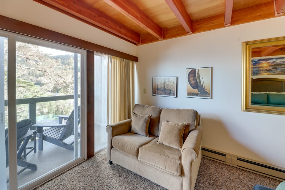 Steps to Otter Crest Beach: Studio w/ Resort Perks Apartment in Otter Rock