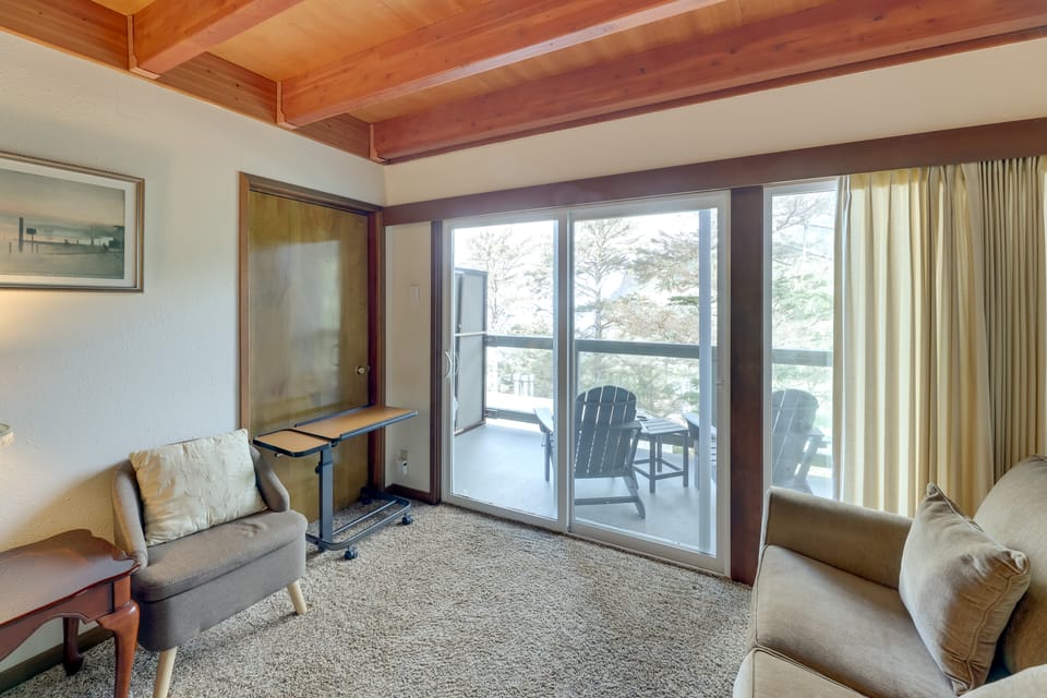 Steps to Otter Crest Beach: Studio w/ Resort Perks Apartment in Otter Rock