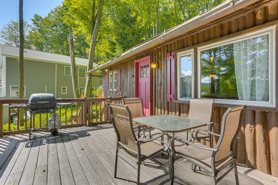 Boat, Hike & Fish: Rustic Greenwood Retreat House in Lake Wallenpaupack