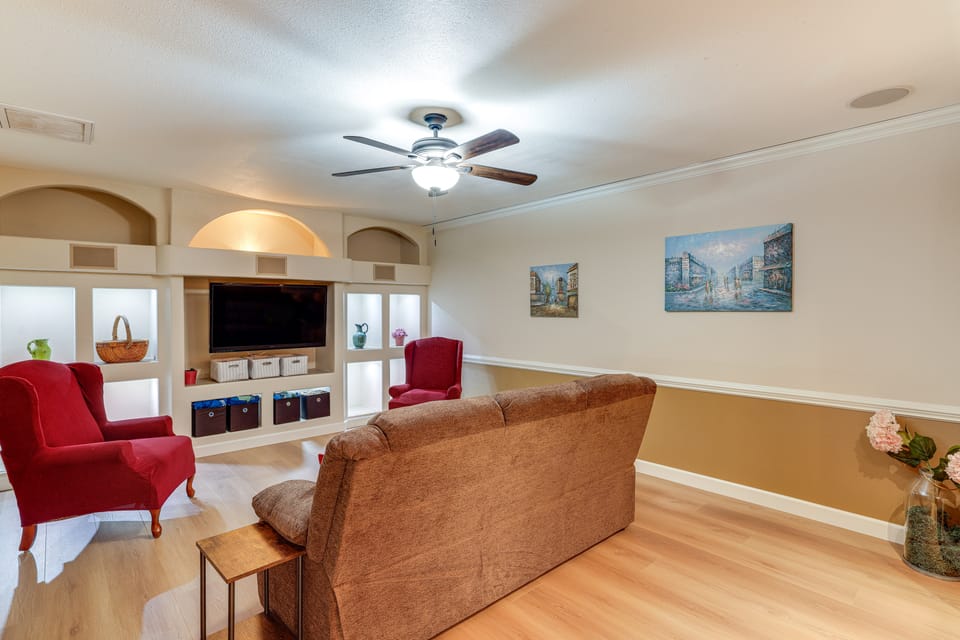 Game Room + Pet-Friendly Yard! Family Phoenix Gem House in Paradise Valley