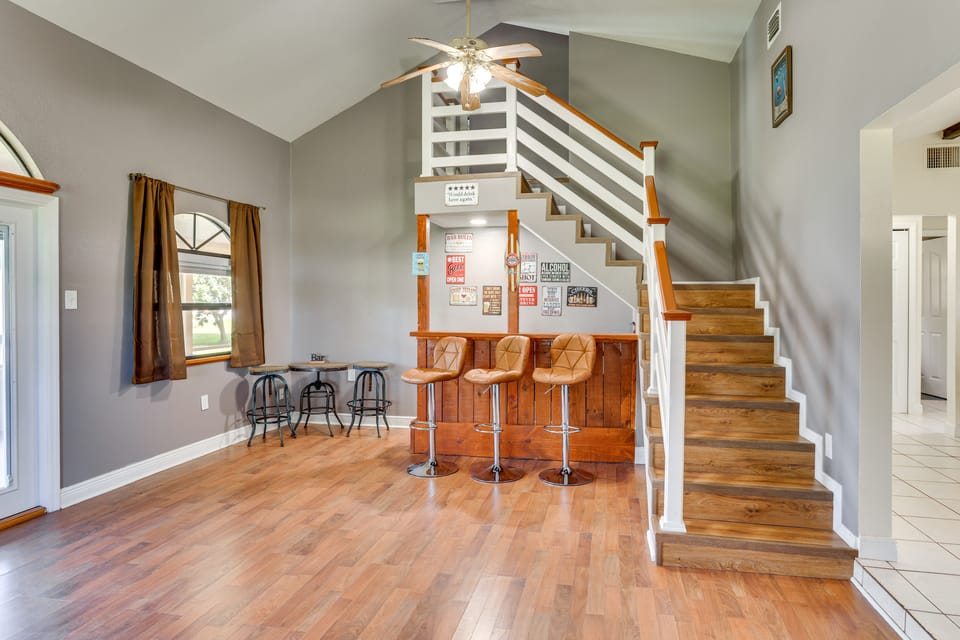 Walk to Lake Placid: Family Home w/ BBQ & Bar Area House in Florida