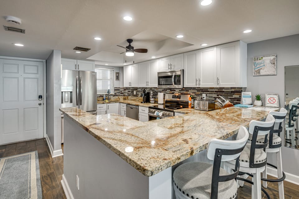 Pool, Balcony & More! Oceanfront Shores Club Condo Apartment in Daytona Beach Shores