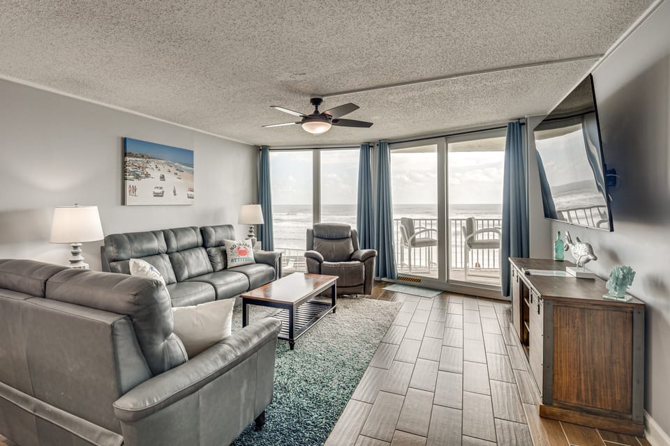 Pool, Balcony & More! Oceanfront Shores Club Condo Apartment in Daytona Beach Shores