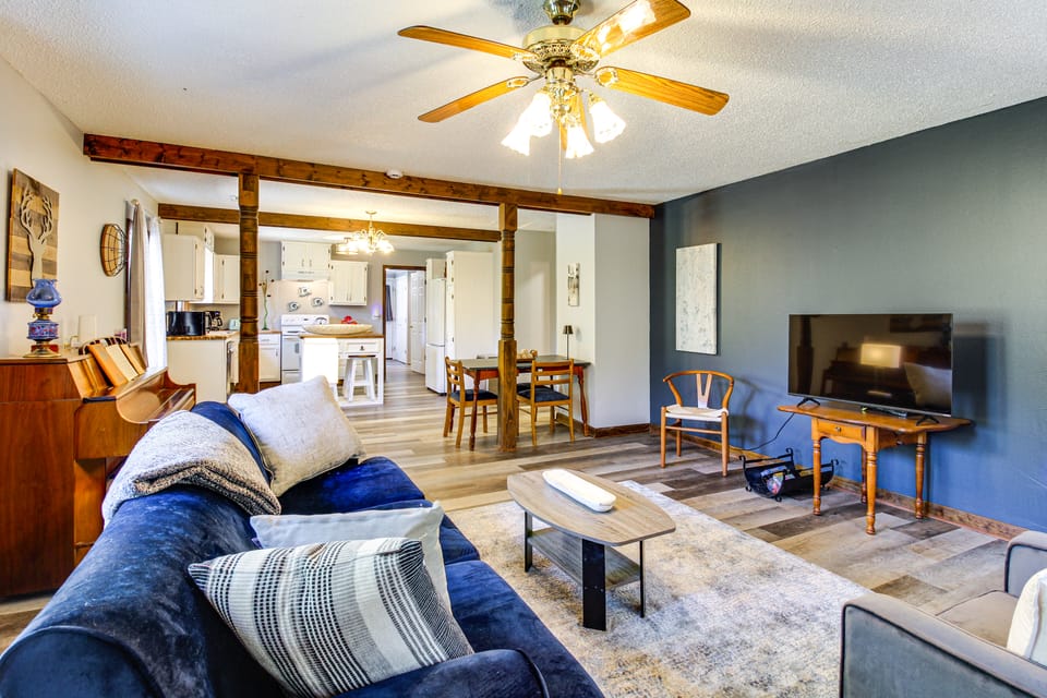 Lake Guntersville Hideaway! Home on Over 2 Acres House in Scottsboro