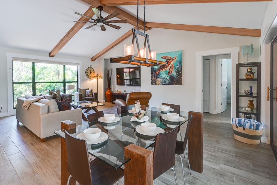 Saltwater Pool & Dock: Canal-Front Cape Coral Home House in Cape Coral