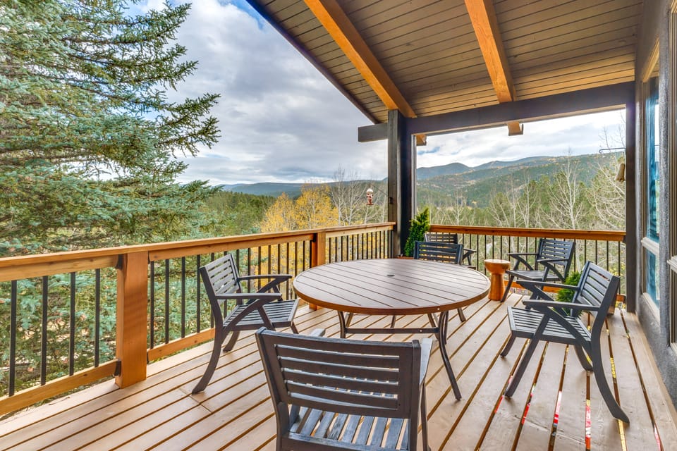 Luxury Home w/ Hot Tub & Mtn Views in Angel Fire! House in Angel Fire