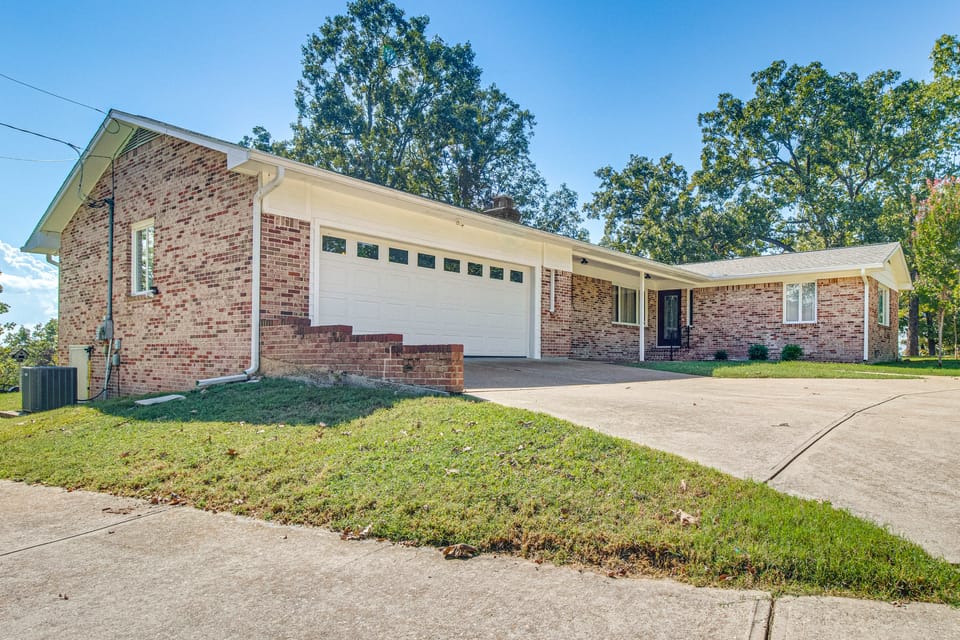 Private Yard & Grill: Retreat Near Norfolk Lake! House in Norfork Lake
