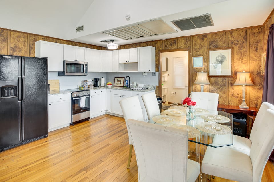 Shared Dock, Lake Hamilton Views: Waterfront Abode Apartment in Hot Springs