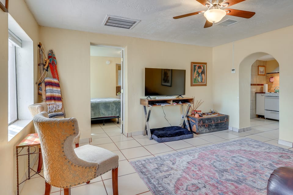 Walk Downtown: Authentic Adobe Home in Las Cruces! House in Las Cruces