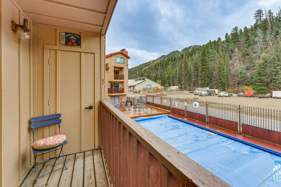 Ski-In/Ski-Out Main Street Condo: Newly Renovated Apartment in Red River