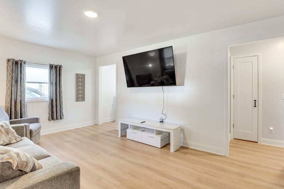 Easy I-80 Access! Newly Updated McDonald Home House in Ohio