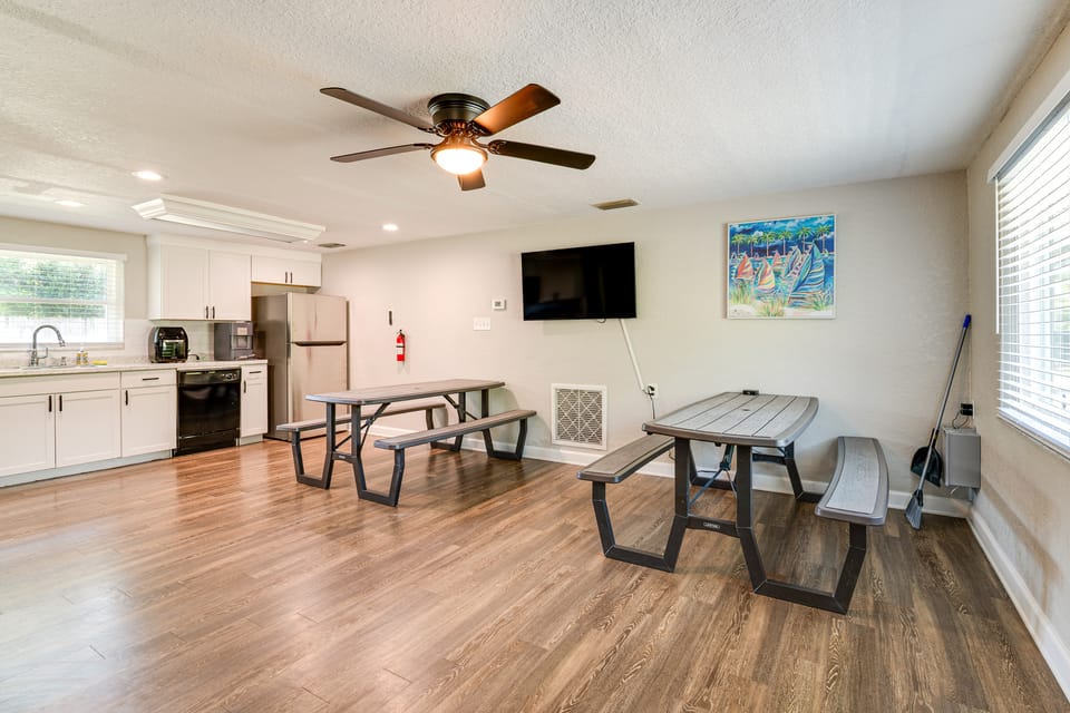 2 Mi to 7 Sisters Springs! Home w/ Resort Perks House in Florida