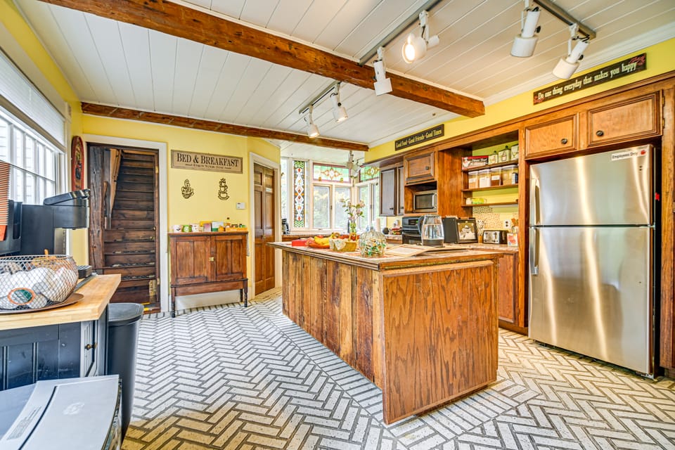 1 Mi to Main St Fryeburg: Historic Family Home House in Fryeburg