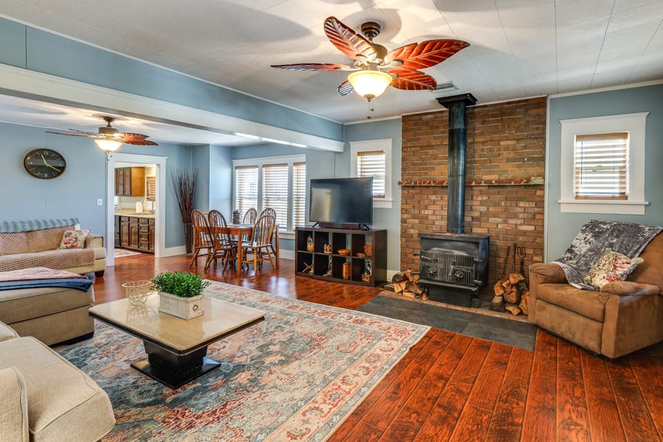 Route 66 Retreat: Dog-Friendly Home in Williams House in Williams