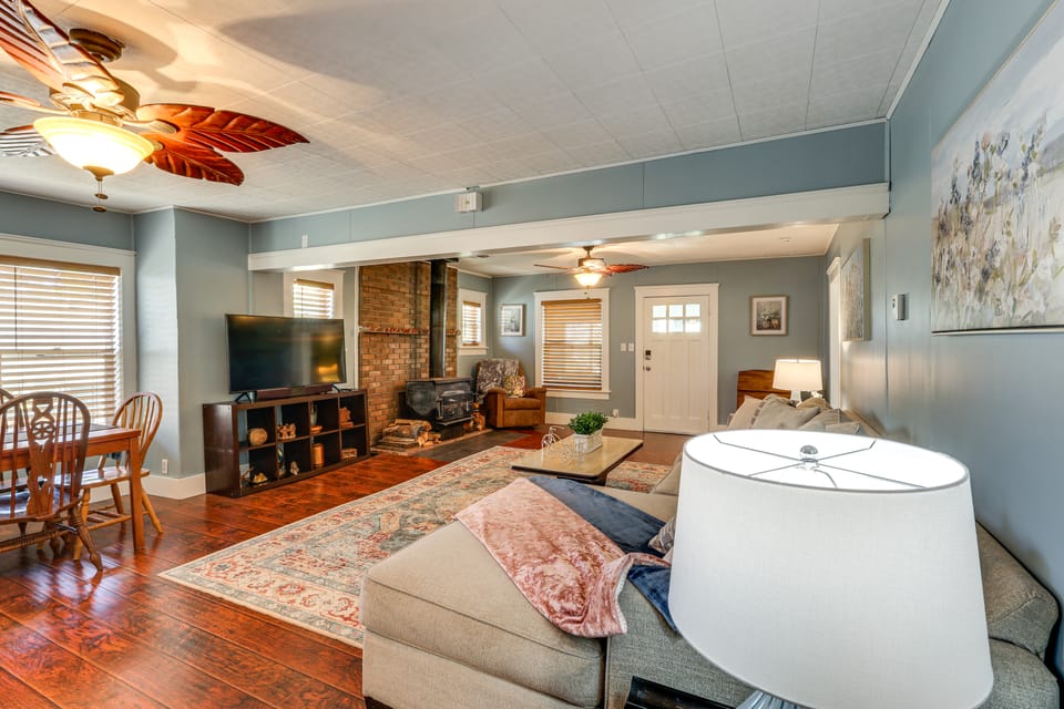 Route 66 Retreat: Dog-Friendly Home in Williams House in Williams