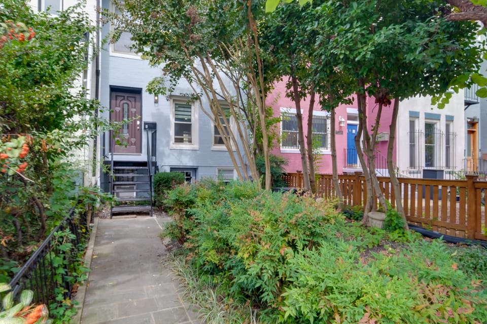 Central DC Location! Urban Oasis in Logan Circle Apartment in Arlington