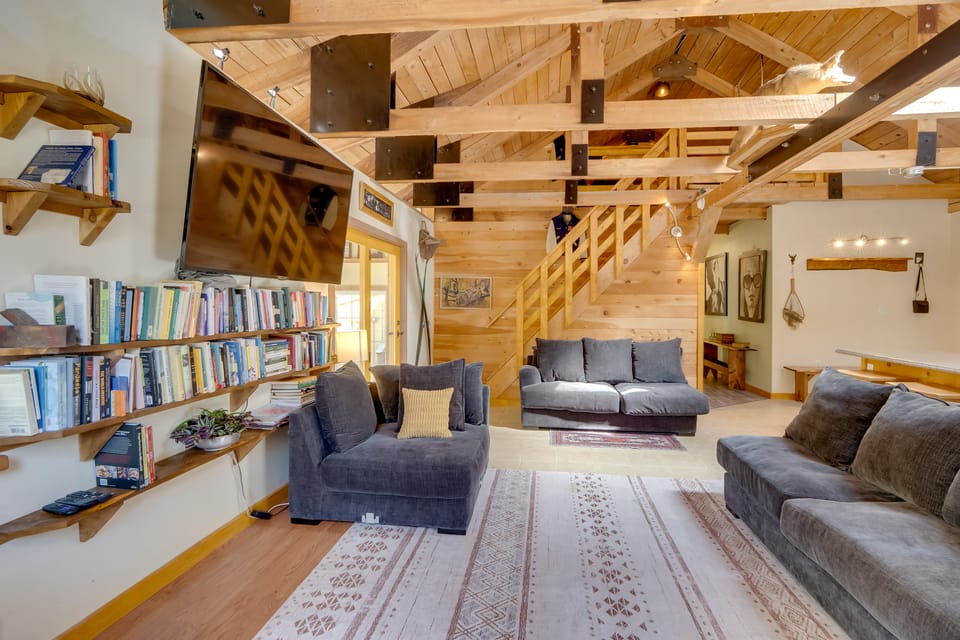 7 Mi to Bilger's Rocks: Secluded 7-Acre Retreat House in Allegheny River