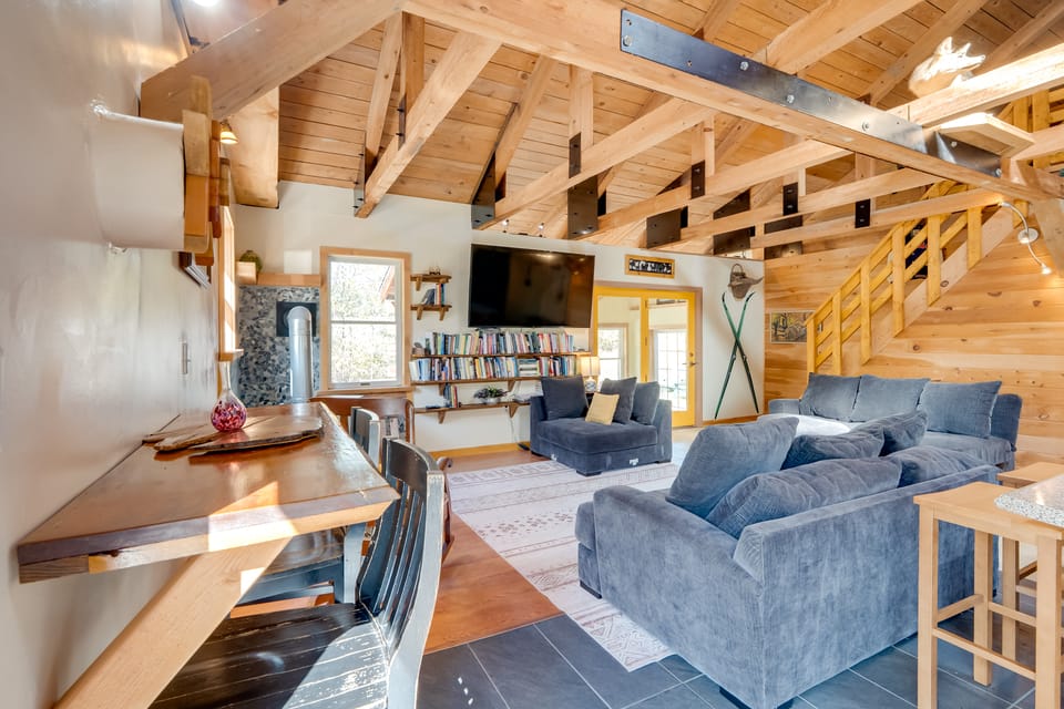 7 Mi to Bilger's Rocks: Secluded 7-Acre Retreat House in Allegheny River