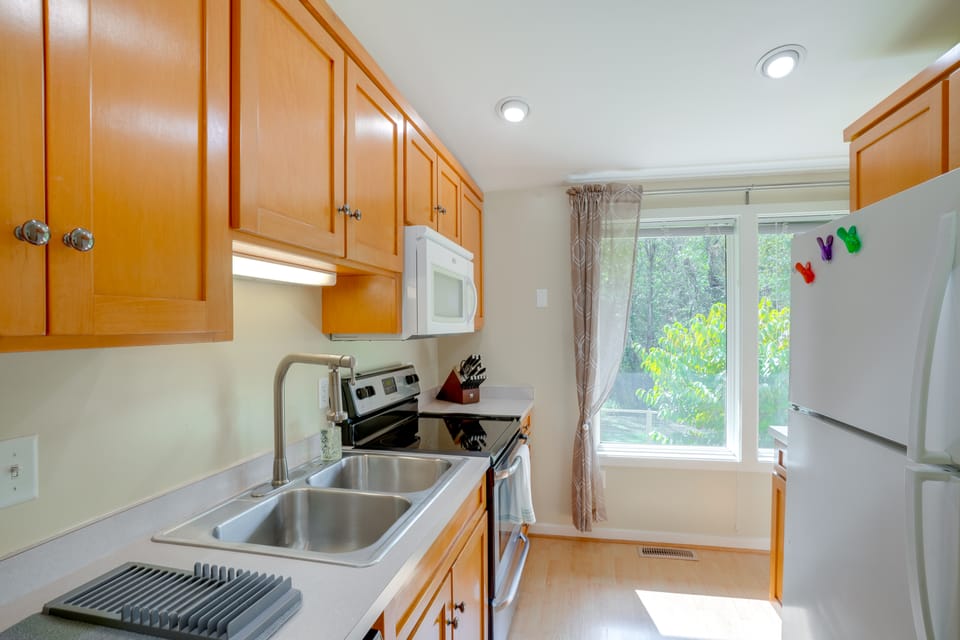 Home 14 Mi to Shenandoah Nat’l Park! Fenced Yard House in Shenandoah Valley