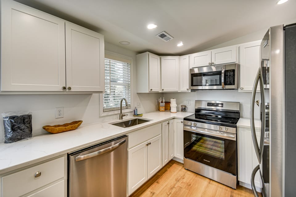 Beach Days & Dtwn Charm! Cape Charles Cottage House in Virginia