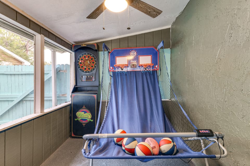 9 Mi to Legoland: Family Gem w/ Games Galore! House in Polk County
