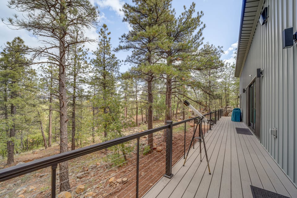 Modern Cabin Living! Mtn-View Gem in Munds Park House in Munds Park