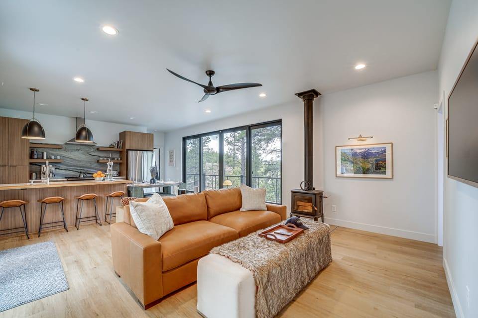 Modern Cabin Living! Mtn-View Gem in Munds Park House in Munds Park