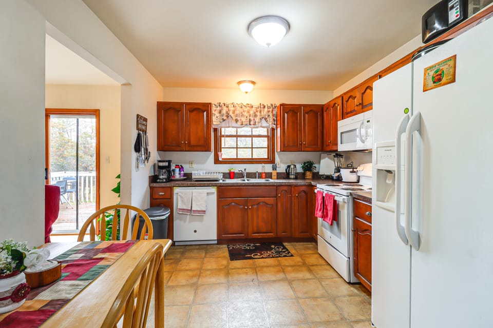 < 1 Mi to Lake: Family Home in Albrightsville! House in Tunkhannock Township