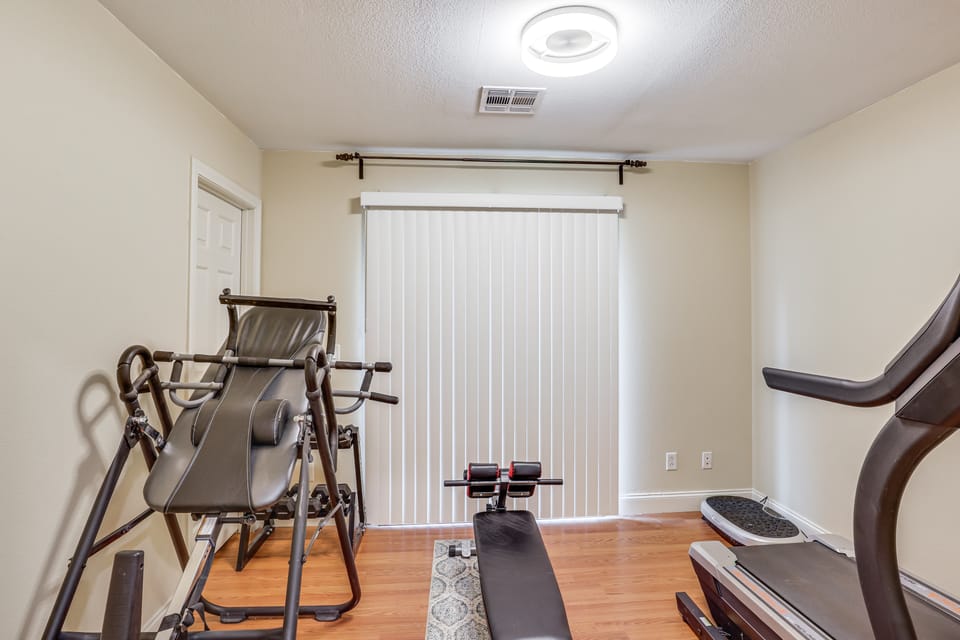 Grand & Convenient Home 7 Mi to Las Vegas Strip! House in Paradise