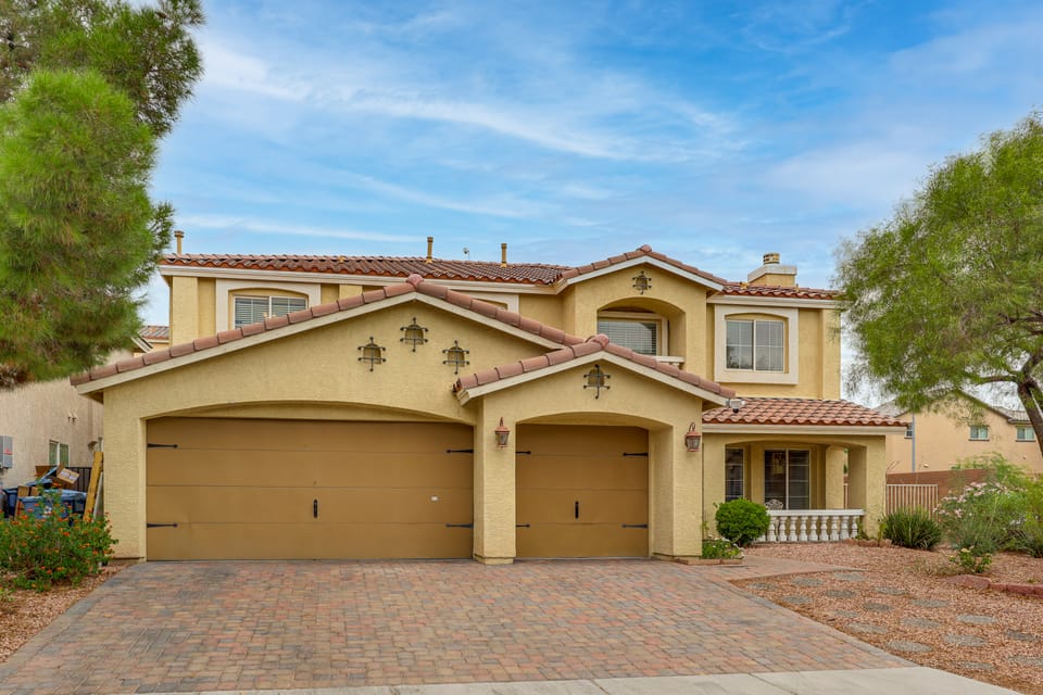 Grand & Convenient Home 7 Mi to Las Vegas Strip! House in Paradise