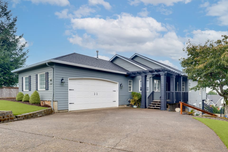 Work & Play! Apt 3 Mi to Dtwn & Salem Hospital House in Salem