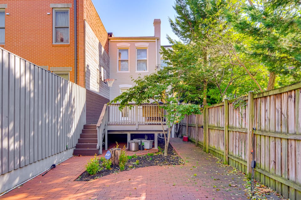 2 Mi to National Mall: 2BD Apt .3 Mi Howard Univ Apartment in District of Columbia