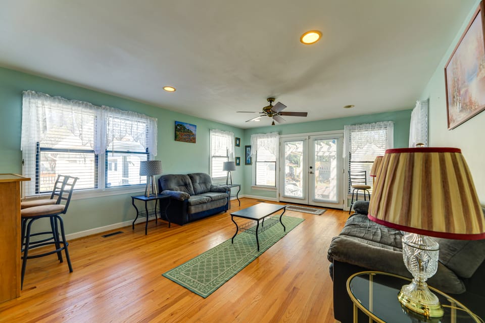 Spacious New Bern Home w/ Yard: 2 Mi to Riverfront House in New Bern
