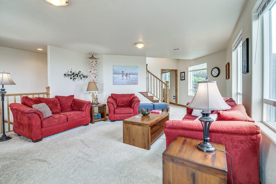 Groups Welcome! Ocean-View Escape in Gold Beach House in Oregon