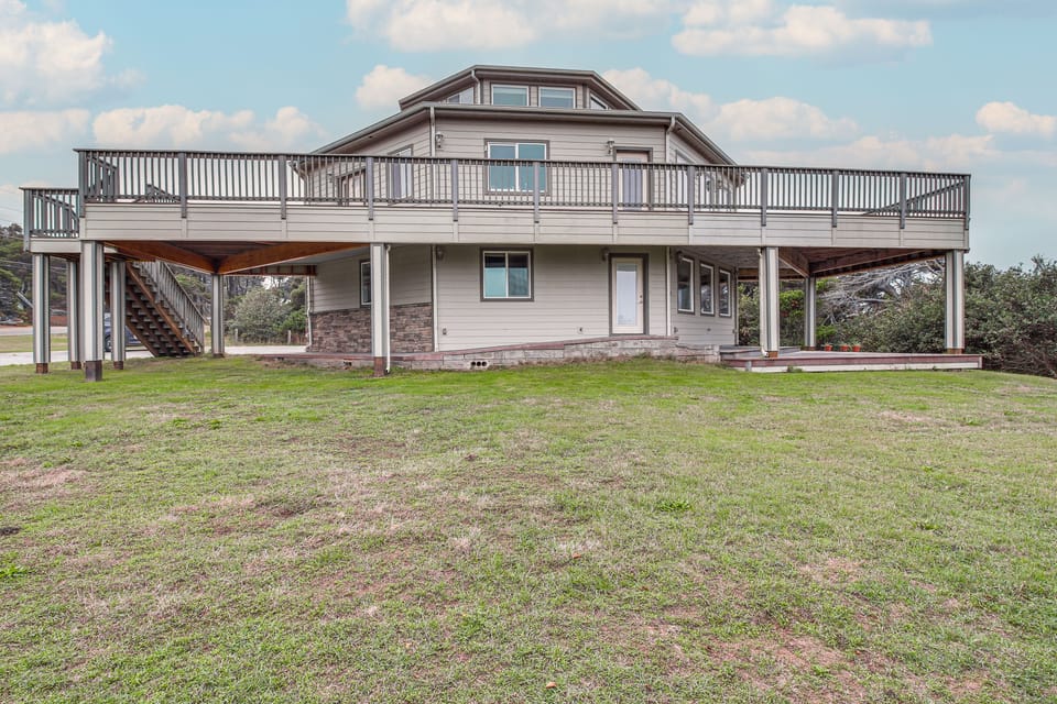 Groups Welcome! Ocean-View Escape in Gold Beach House in Oregon