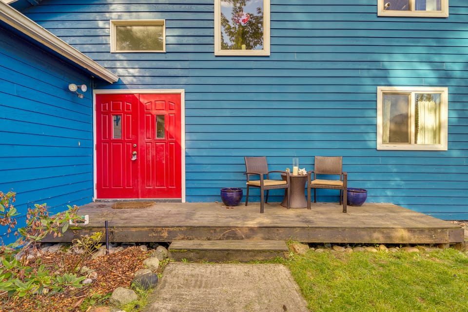 Fire Pit + Mountain Views: Outdoorsy PNW Escape House in Gold Bar