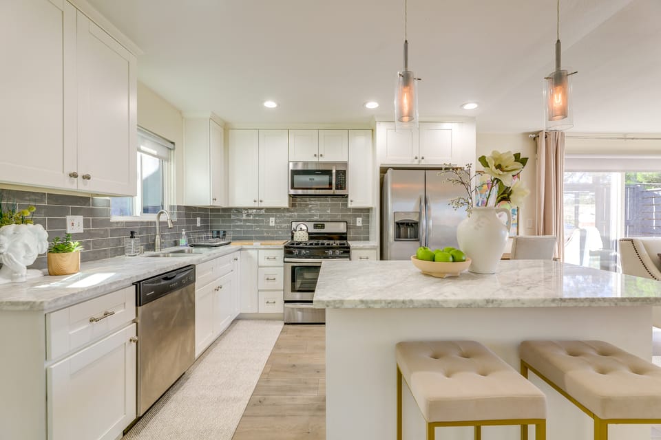3 Mi to Dodger Stadium: Hillside Home w/ Patio! House in Los Angeles