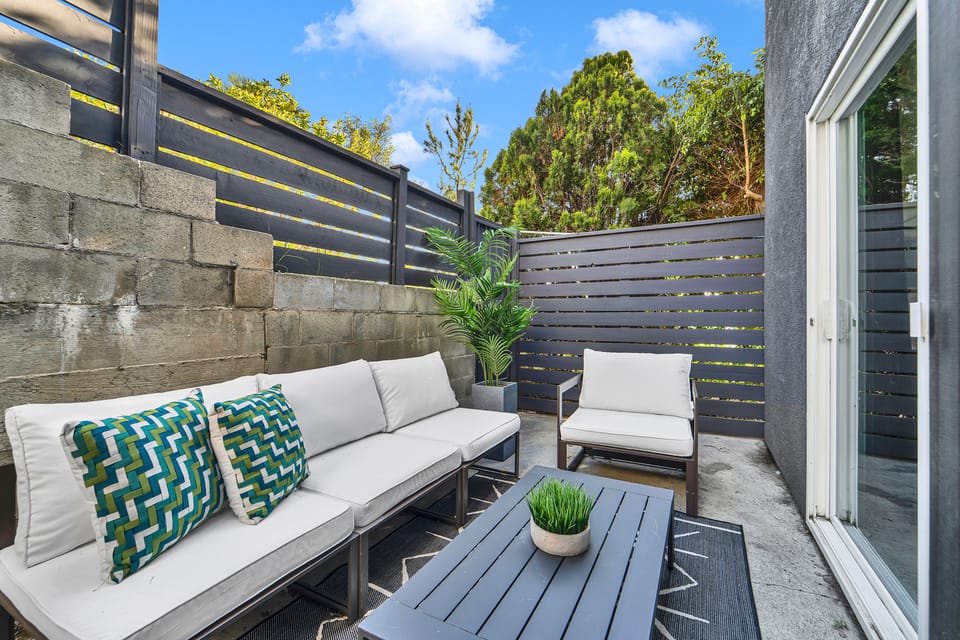3 Mi to Dodger Stadium: Hillside Home w/ Patio! House in Los Angeles