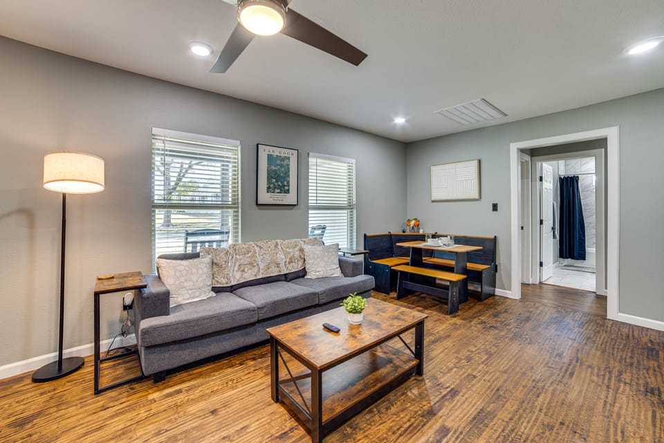 Walk to East Texas A&M! Home w/ Pet-Friendly Yard House in Texas