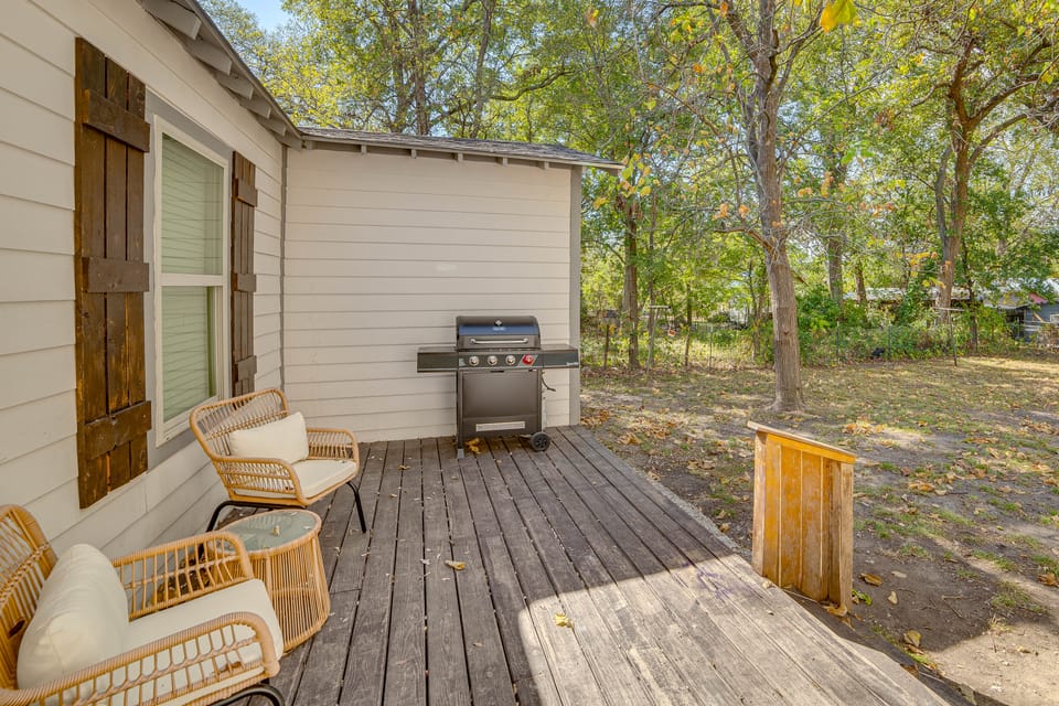 Walk to East Texas A&M! Home w/ Pet-Friendly Yard House in Texas