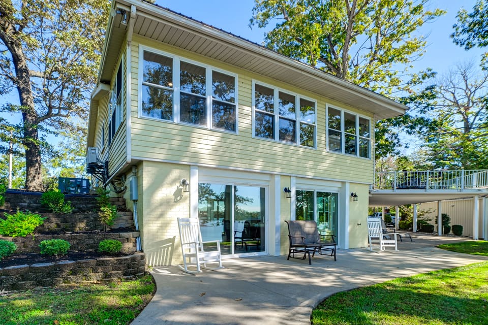 Spacious Kentucky Lake Escape w/ Dock & Views House in Lake Barkley